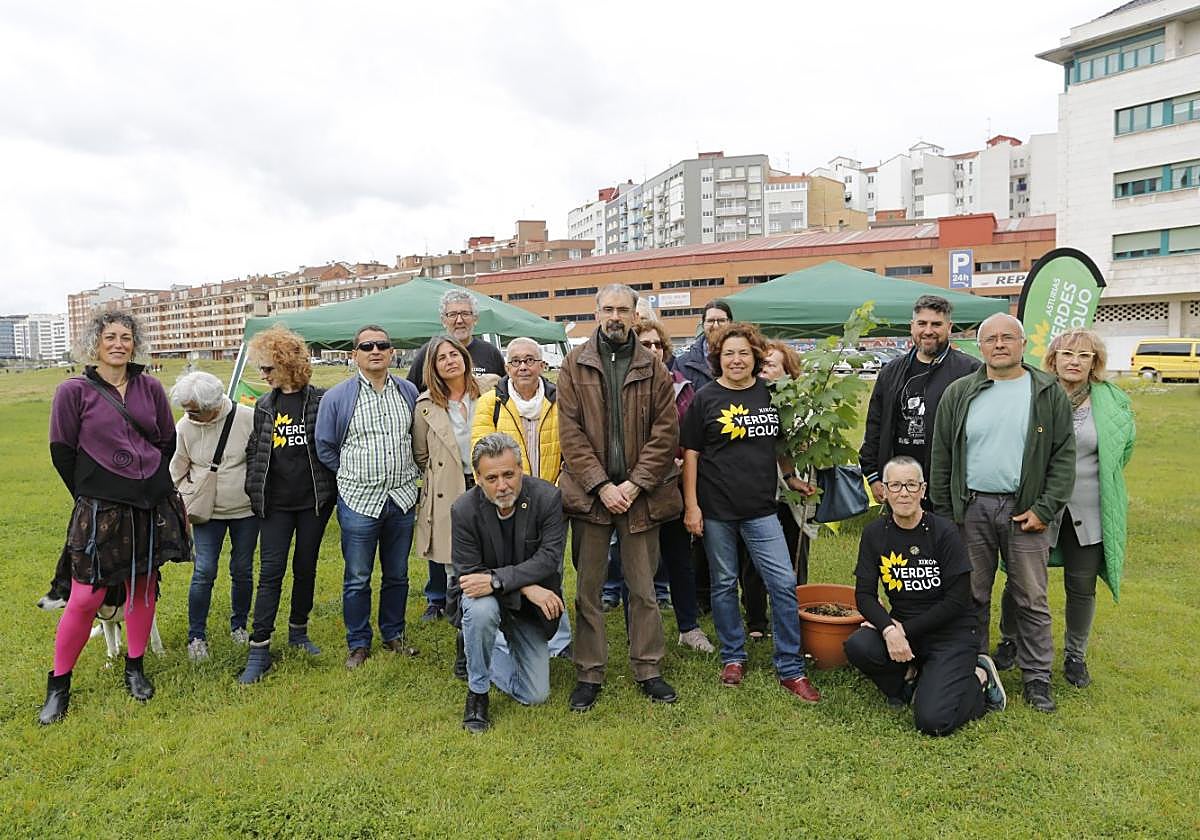 Rufino Fernández (centro), con el resto de miembros de su equipo.