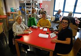 Rosa García, Sofía Álvarez y Eva Pérez, colaborando.
