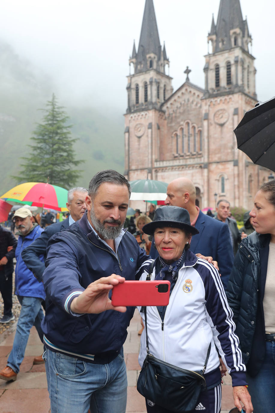 Abascal hace campaña en Covadonga