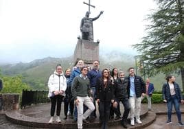 Abascal hace campaña en Covadonga