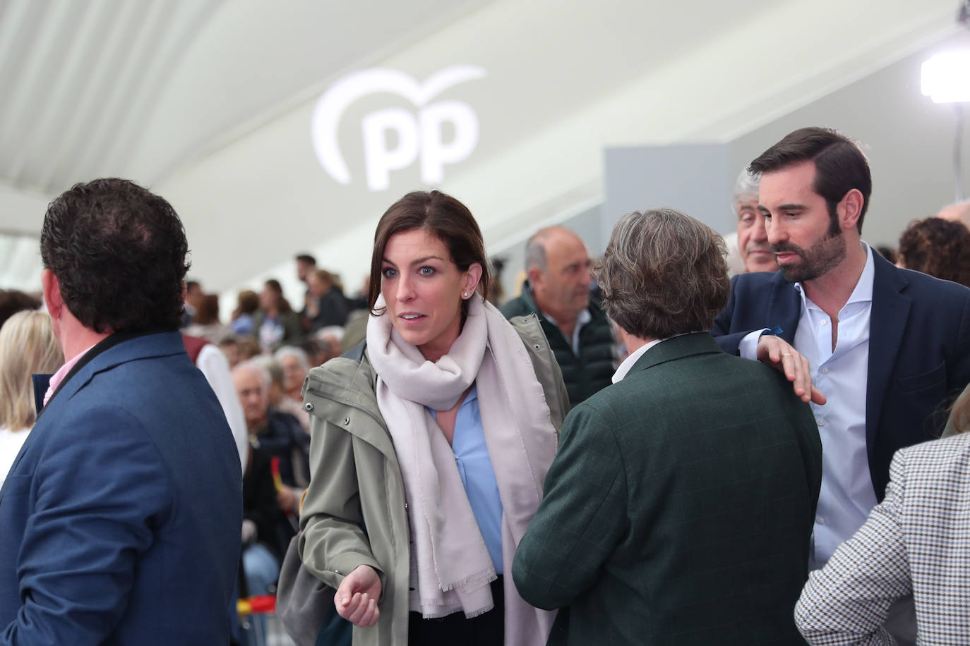 1.300 personas respaldan al PP en un mitin en Oviedo