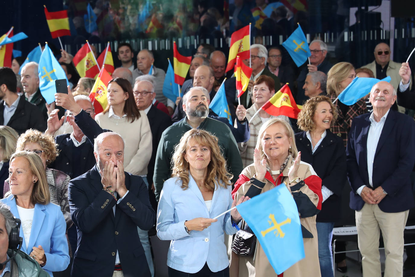 1.300 personas respaldan al PP en un mitin en Oviedo