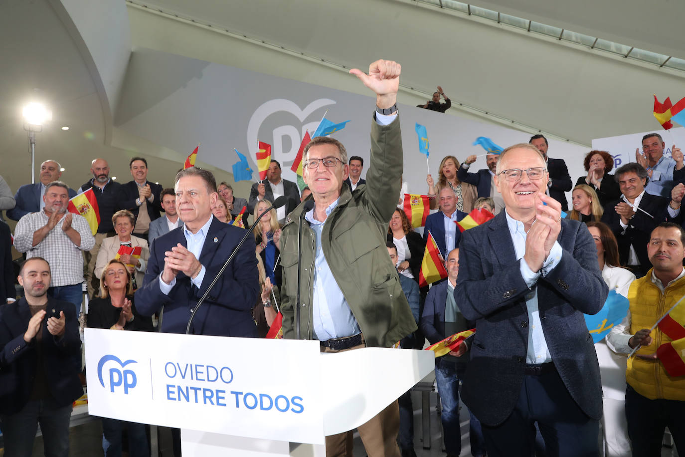 1.300 personas respaldan al PP en un mitin en Oviedo