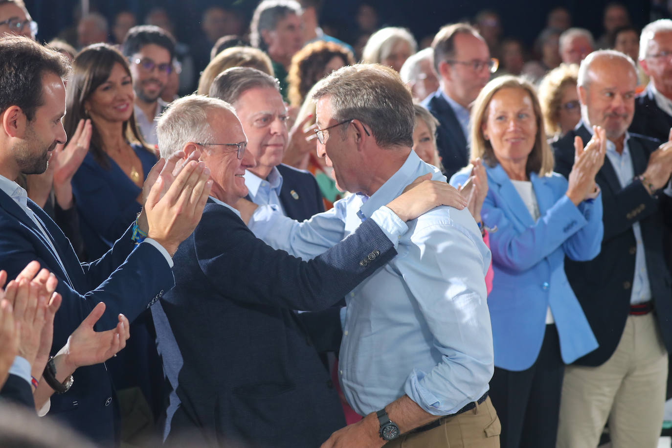 1.300 personas respaldan al PP en un mitin en Oviedo