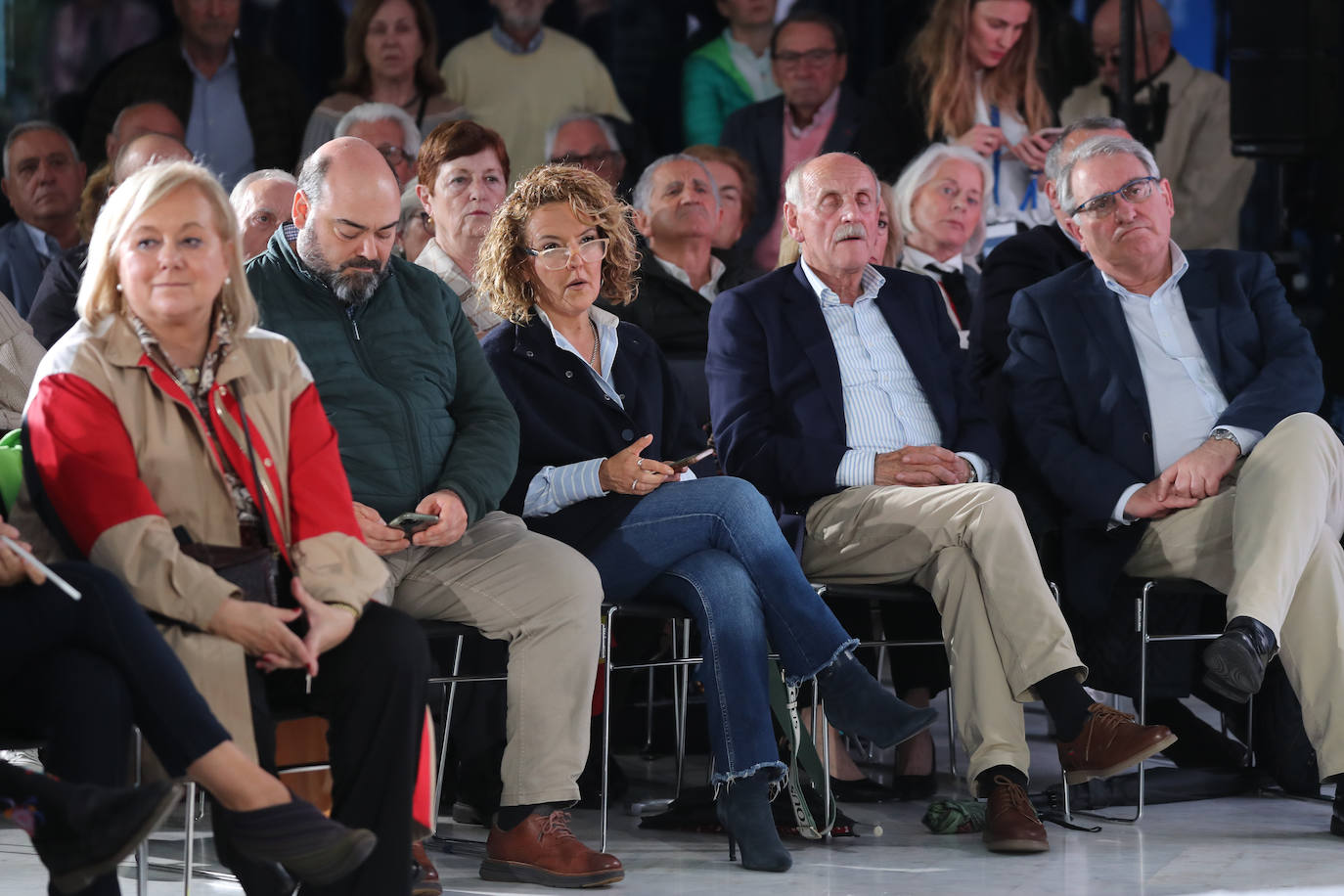 1.300 personas respaldan al PP en un mitin en Oviedo