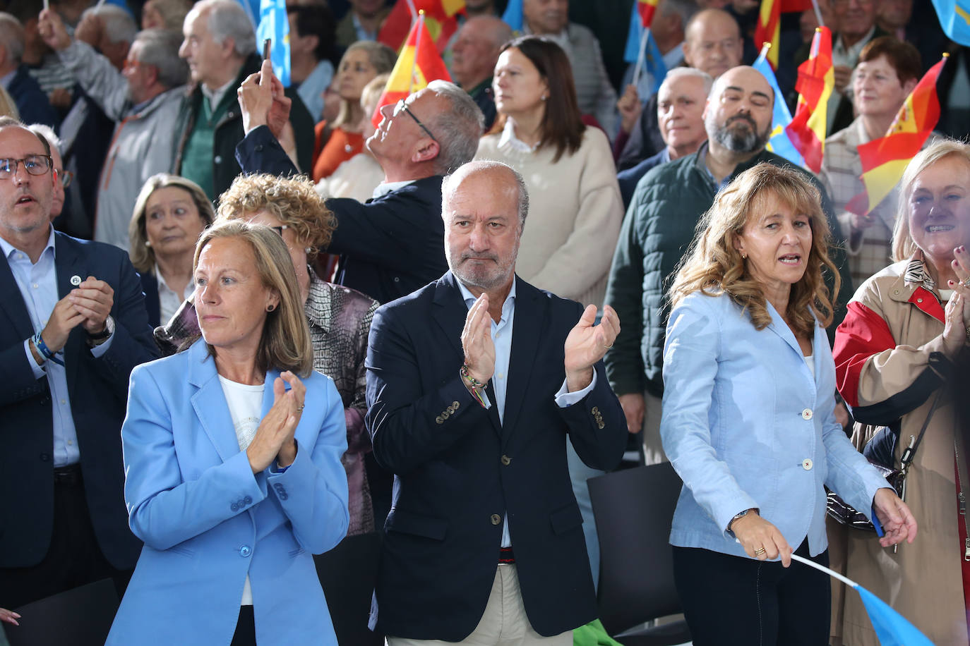 1.300 personas respaldan al PP en un mitin en Oviedo