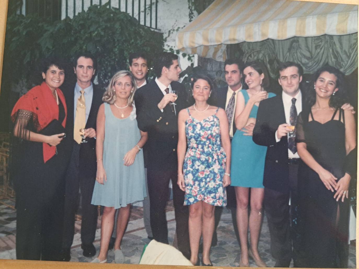 JUVENTUD. Con sus compañeros de la Facultad de Medicina de la Universidad de Oviedo. e. c.