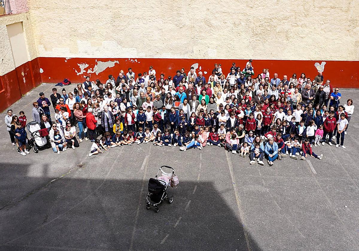 Encierro en defensa del colegio concertado de Ribadesella: «No vamos a parar hasta que nos den una respuesta»