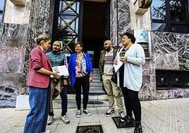 Representantes de Sicepa-USIPA-SAIF, ayer, antes de la reunión con el Sespa .