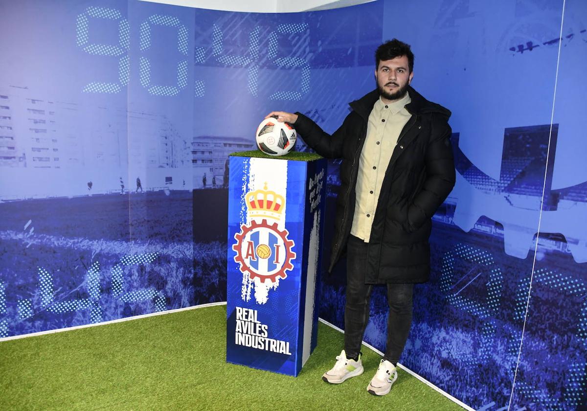 Astu, en la sala de prensa del estadio, en un reportaje de LA VOZ tras el exitoso mercado invernal del director deportivo.