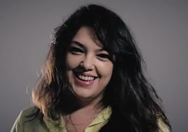 Uno de los momentos del videoclip en el que aparece la candidata de Vox al Principado, Carolina López.