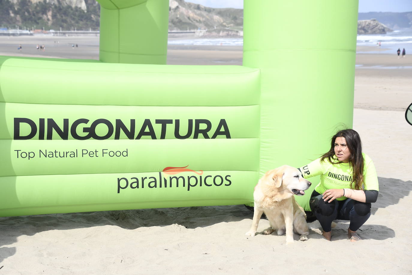 Así ha sido el campeonato europeo de surf para perros en Salinas