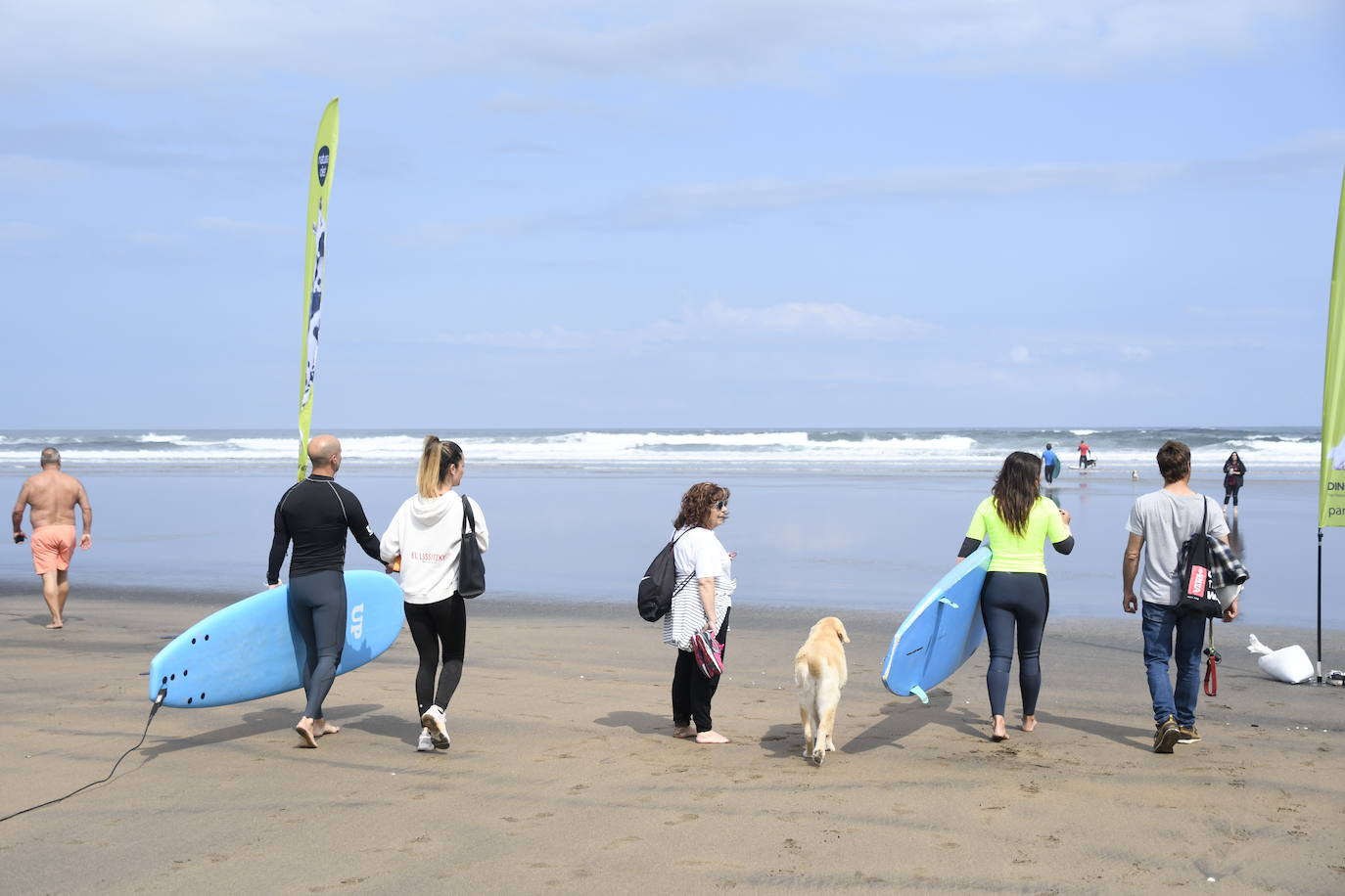 Así ha sido el campeonato europeo de surf para perros en Salinas