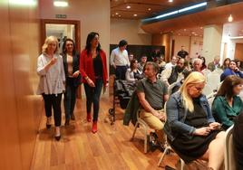 Sara Álvarez Rouco, Carolina López y Amaia Martínez, portavoz de Vox en el Parlamento Vasco.