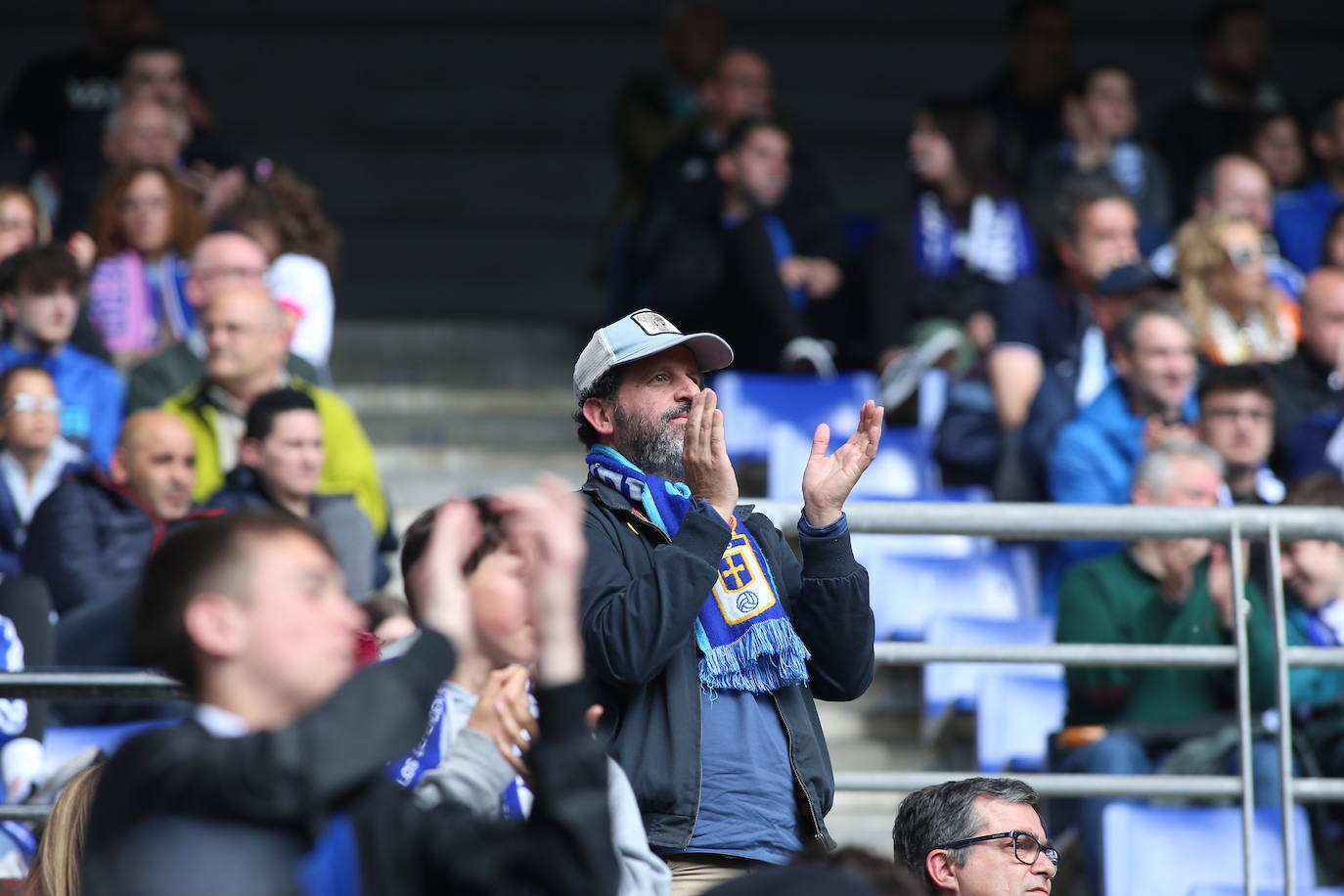 ¿Estuviste en el Tartiere? ¡Búscate en las fotos del último partido del Oviedo en casa!