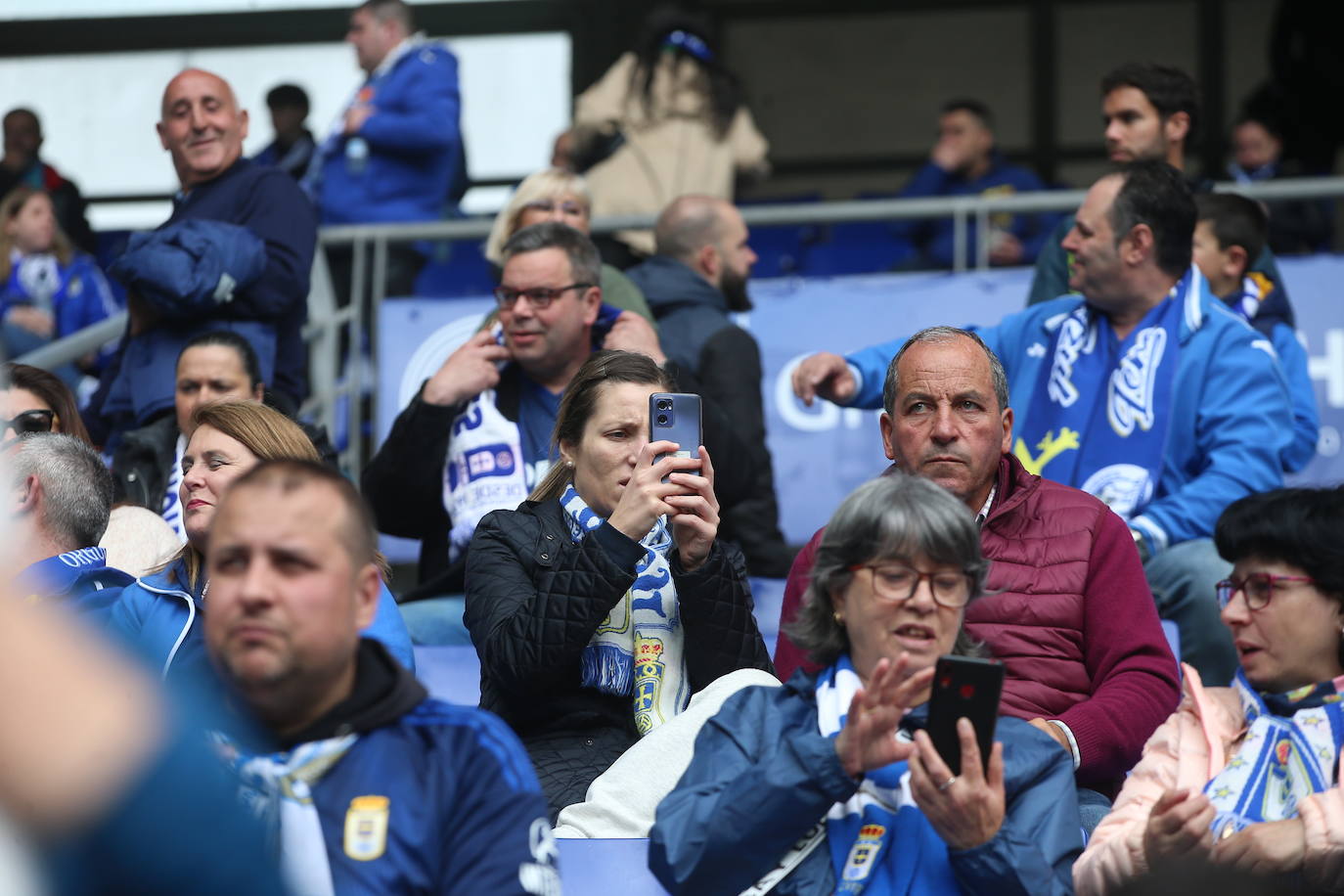 ¿Estuviste en el Tartiere? ¡Búscate en las fotos del último partido del Oviedo en casa!