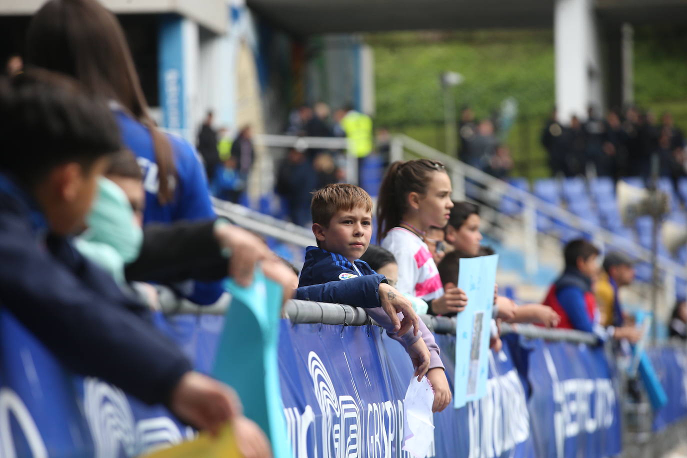 ¿Estuviste en el Tartiere? ¡Búscate en las fotos del último partido del Oviedo en casa!