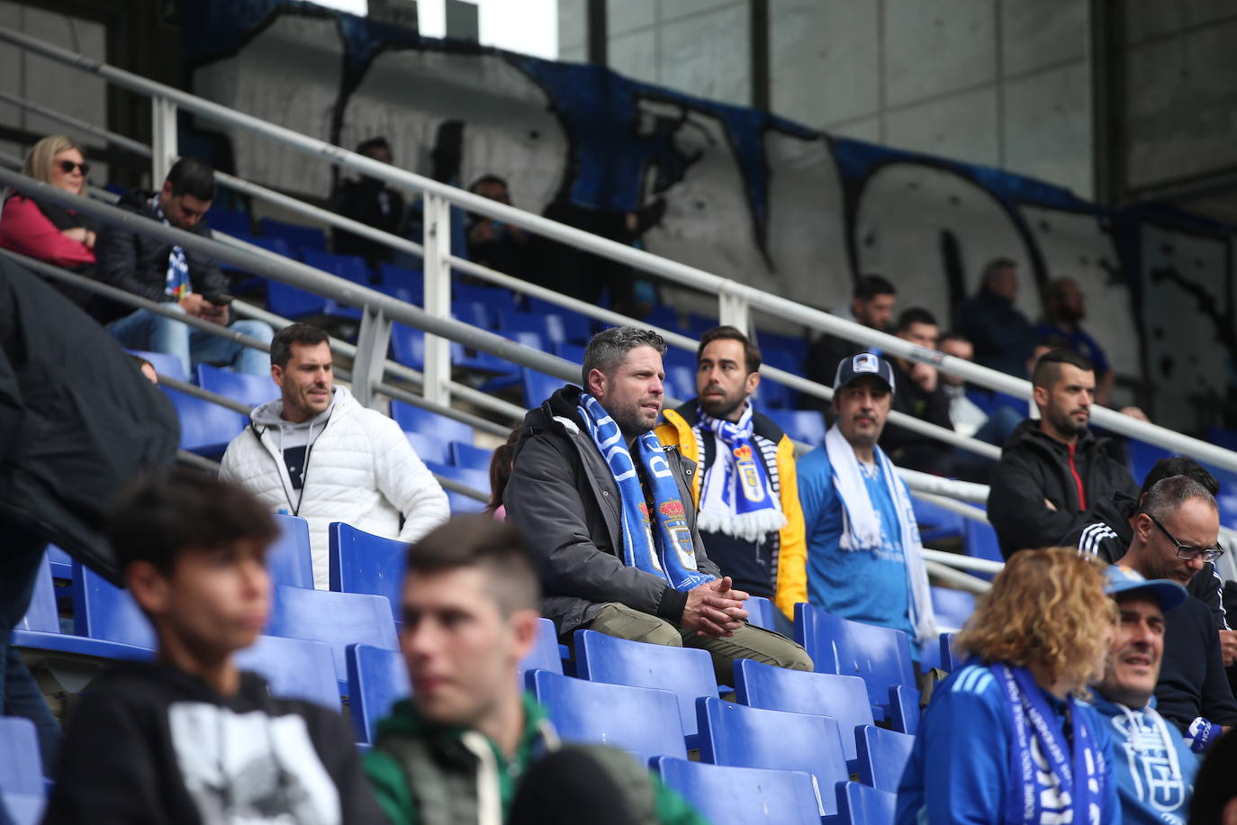 ¿Estuviste en el Tartiere? ¡Búscate en las fotos del último partido del Oviedo en casa!