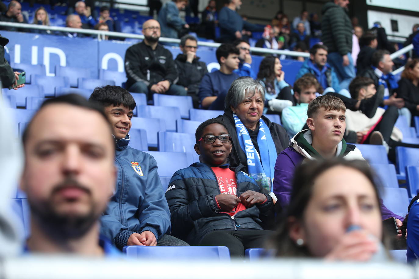 ¿Estuviste en el Tartiere? ¡Búscate en las fotos del último partido del Oviedo en casa!
