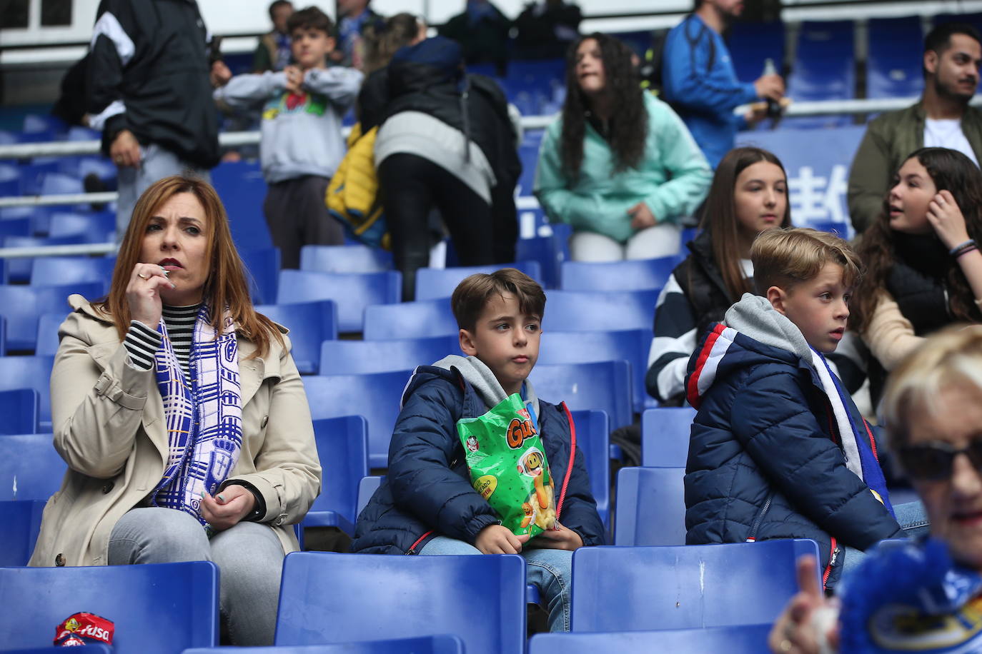 ¿Estuviste en el Tartiere? ¡Búscate en las fotos del último partido del Oviedo en casa!