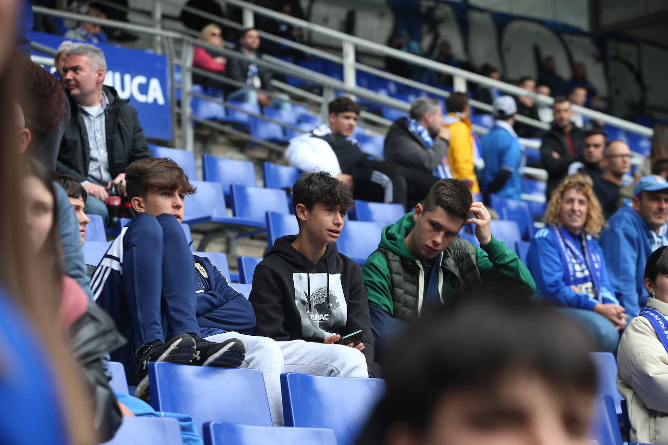 ¿Estuviste en el Tartiere? ¡Búscate en las fotos del último partido del Oviedo en casa!