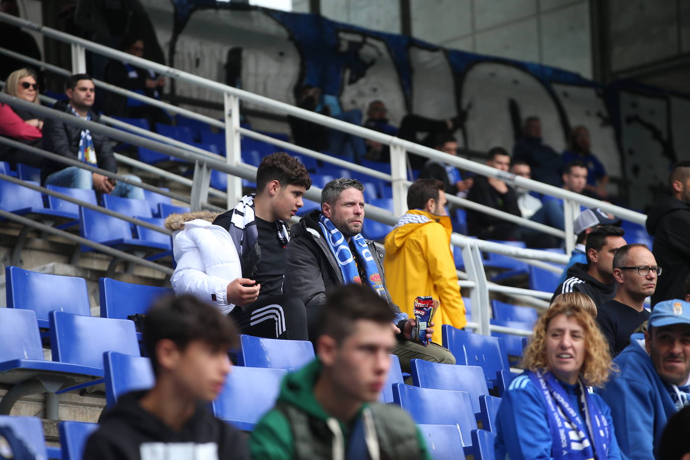 ¿Estuviste en el Tartiere? ¡Búscate en las fotos del último partido del Oviedo en casa!