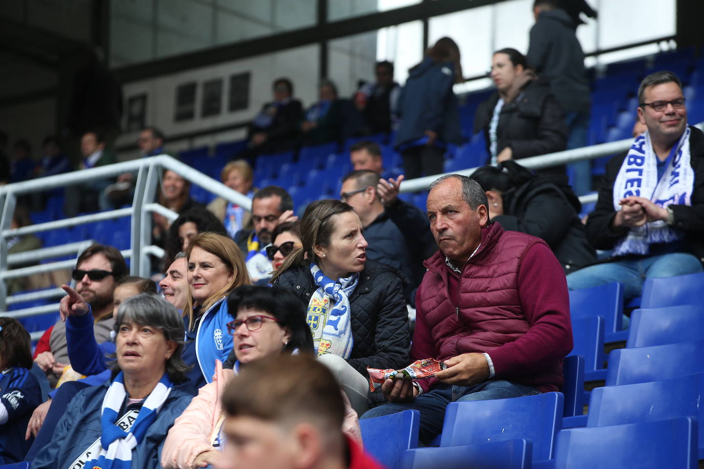 ¿Estuviste en el Tartiere? ¡Búscate en las fotos del último partido del Oviedo en casa!