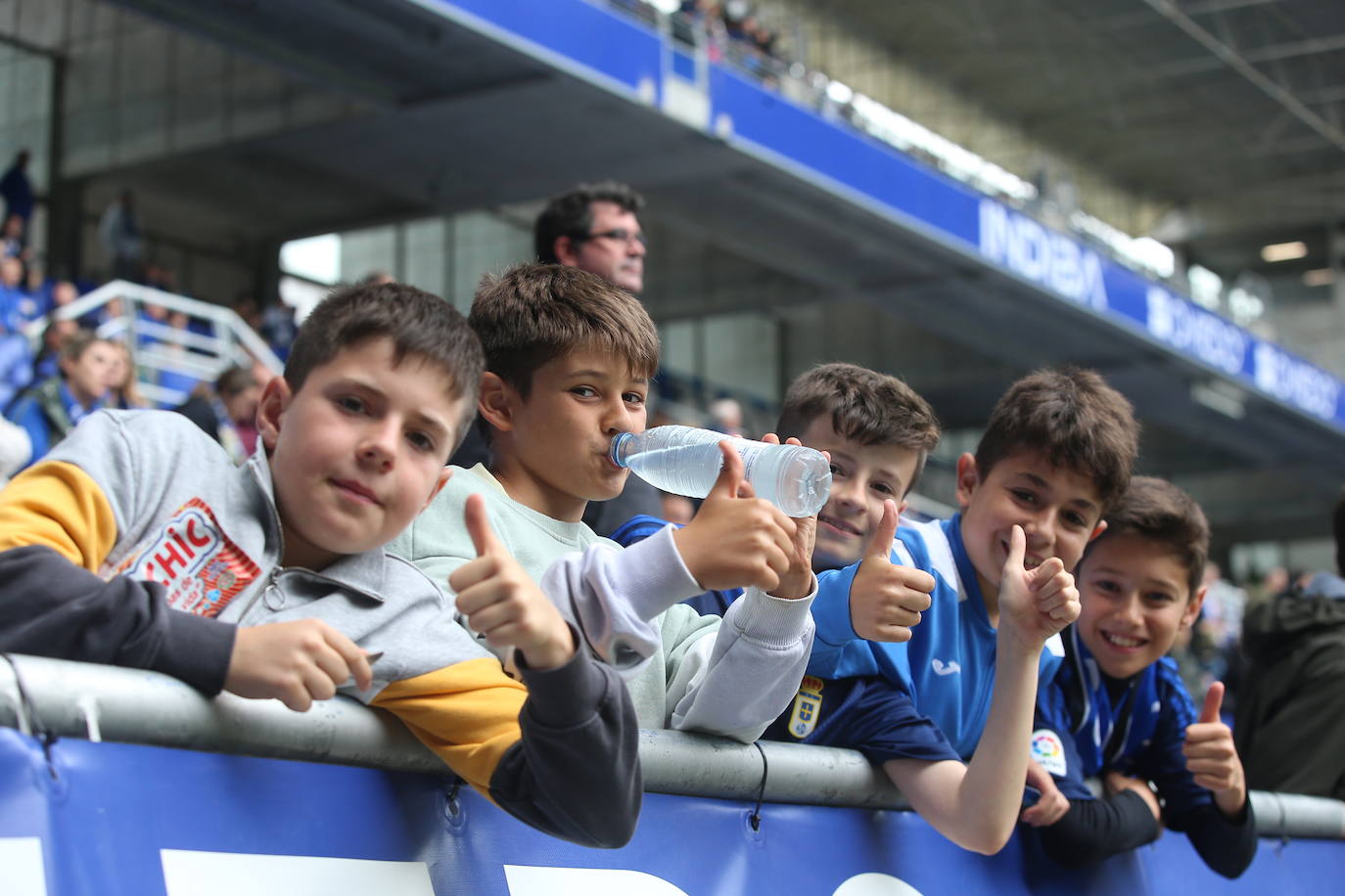 ¿Estuviste en el Tartiere? ¡Búscate en las fotos del último partido del Oviedo en casa!