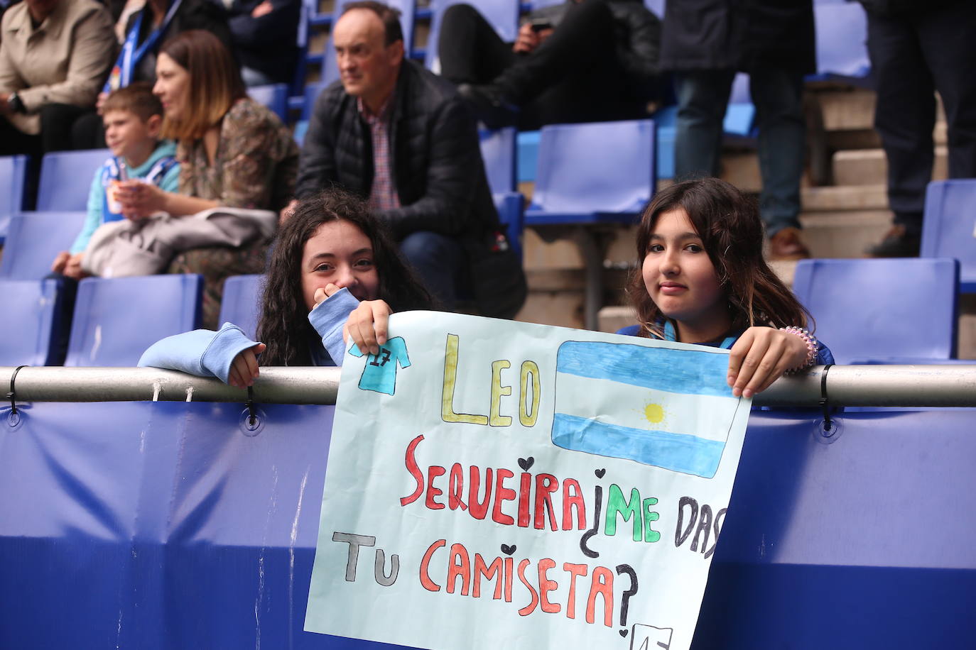 ¿Estuviste en el Tartiere? ¡Búscate en las fotos del último partido del Oviedo en casa!