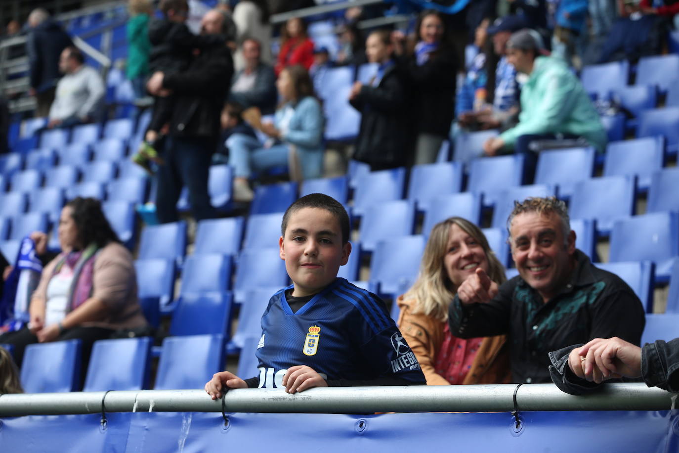¿Estuviste en el Tartiere? ¡Búscate en las fotos del último partido del Oviedo en casa!
