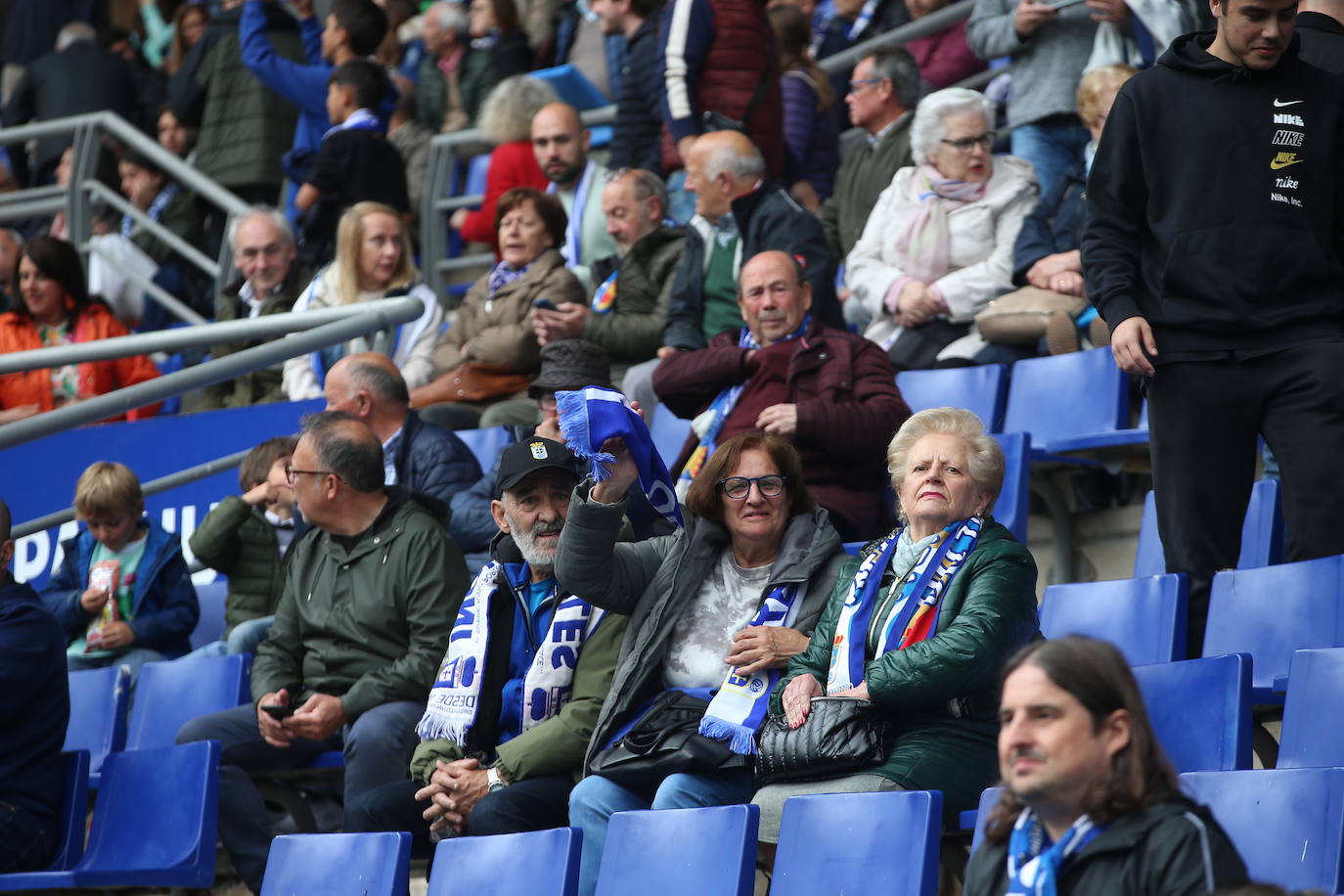 ¿Estuviste en el Tartiere? ¡Búscate en las fotos del último partido del Oviedo en casa!