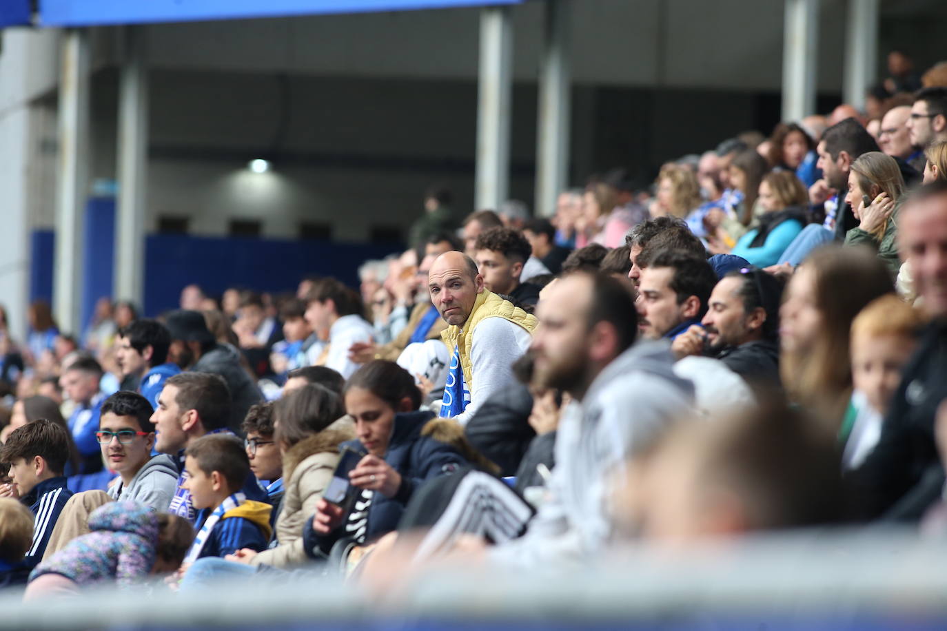 ¿Estuviste en el Tartiere? ¡Búscate en las fotos del último partido del Oviedo en casa!