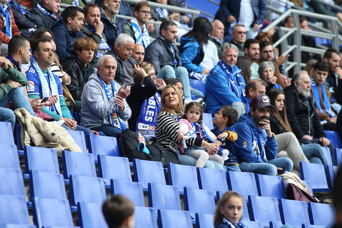 ¿Estuviste en el Tartiere? ¡Búscate en las fotos del último partido del Oviedo en casa!