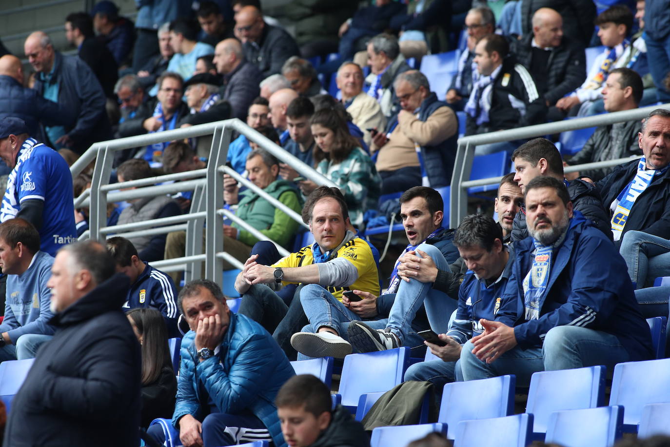 ¿Estuviste en el Tartiere? ¡Búscate en las fotos del último partido del Oviedo en casa!