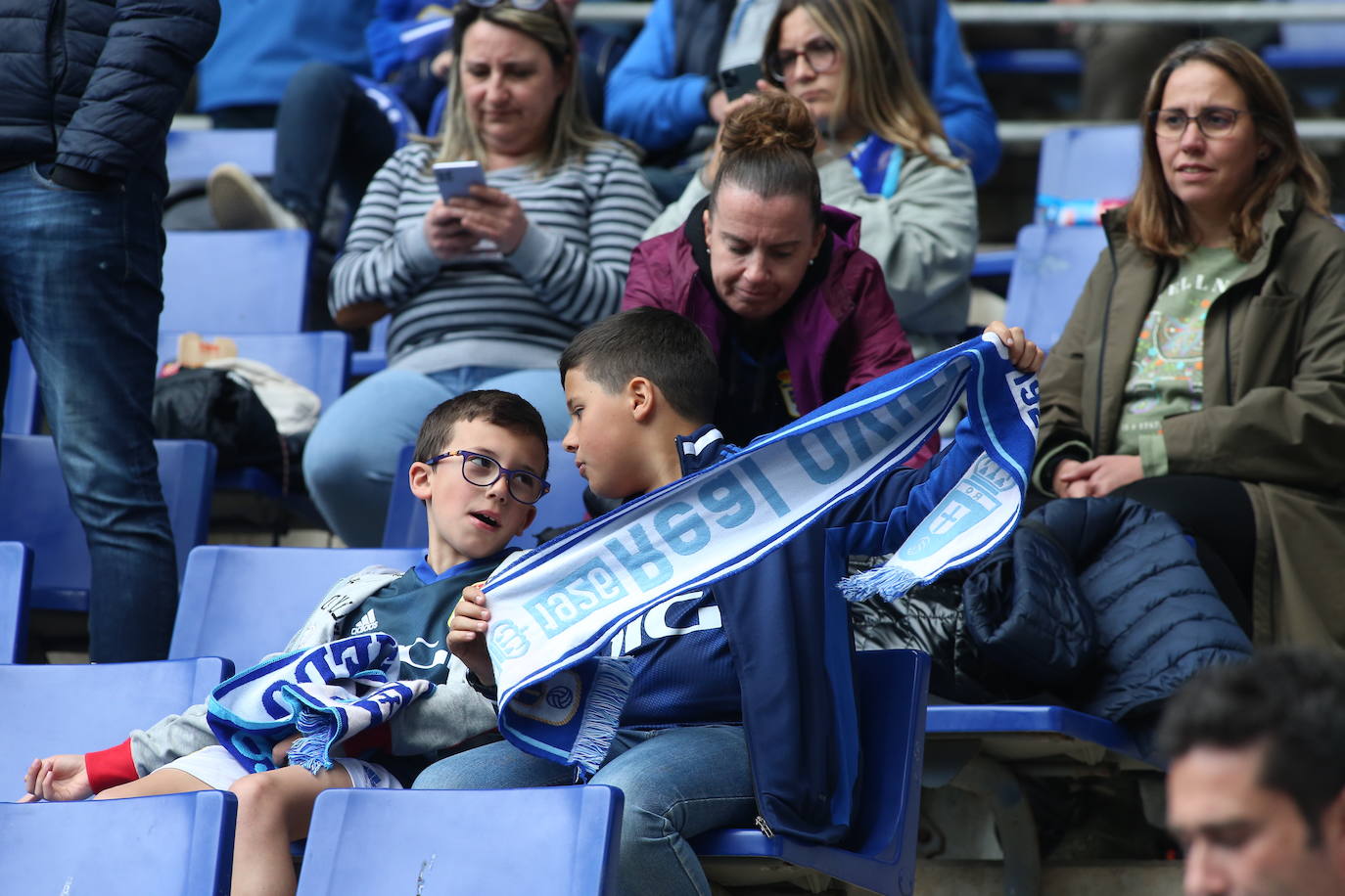 ¿Estuviste en el Tartiere? ¡Búscate en las fotos del último partido del Oviedo en casa!