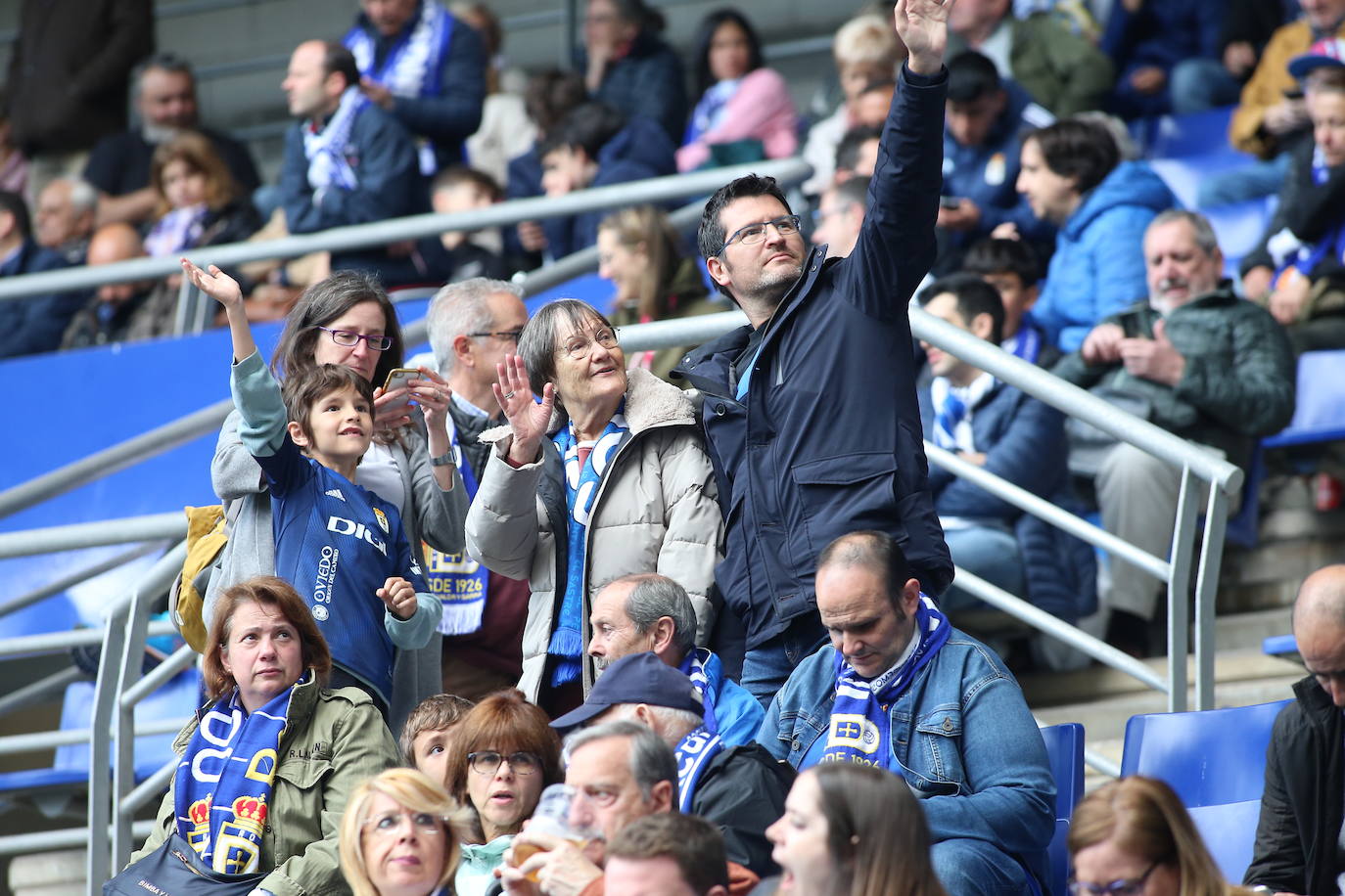 ¿Estuviste en el Tartiere? ¡Búscate en las fotos del último partido del Oviedo en casa!