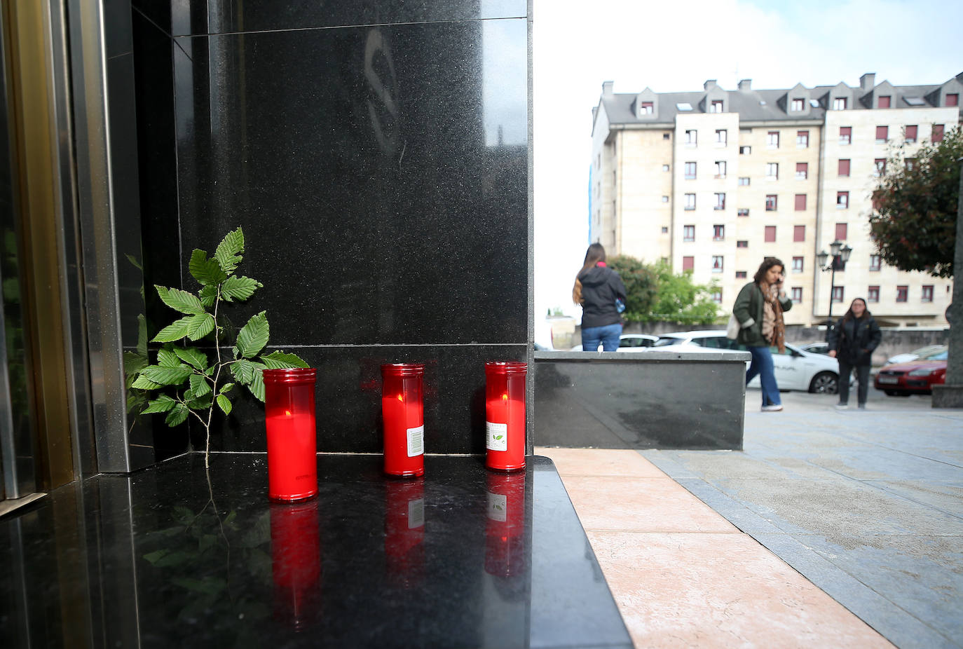 El altar en recuerdo de las hermanas en el número 47 de la calle Facetos de La Ería.