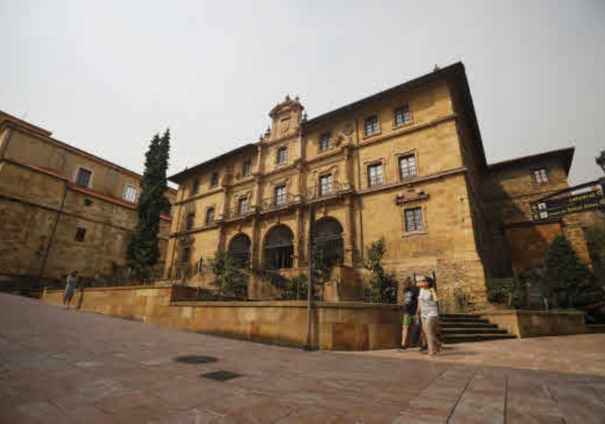 Una vista de la fachada del monasterio de Las Pelayas.