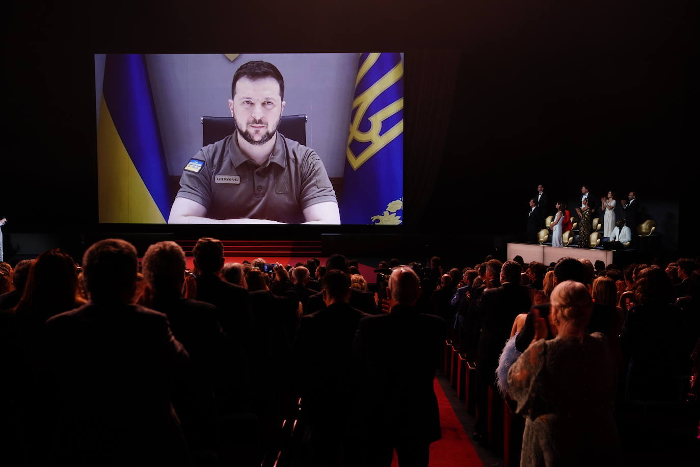 Zelenski, dirigiéndose a los asistentes al festival.