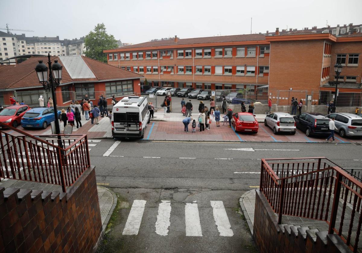 Una vista del colegio de La Ería, centro al que acudían las mellizas de 12 años.