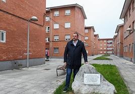 Adrián Barbón, presidente del Principado y candidato a la reelección, en la Barriada de Laviana.