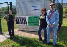 Rufino Fernández, con miembros de su candidatura, en El Lauredal.