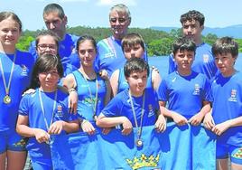Medallistas y remeros del Grupo Corvera en Portugal.