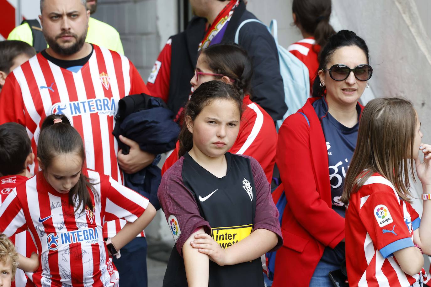 ¿Estuviste en El Molinón en el Sporting - Ponferradina? ¡Búscate en las fotos!