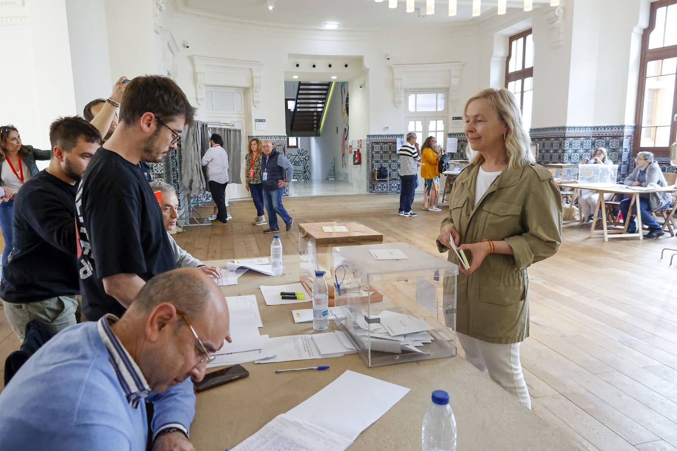 «Ilusión» entre los candidatos de Gijón al depositar el voto