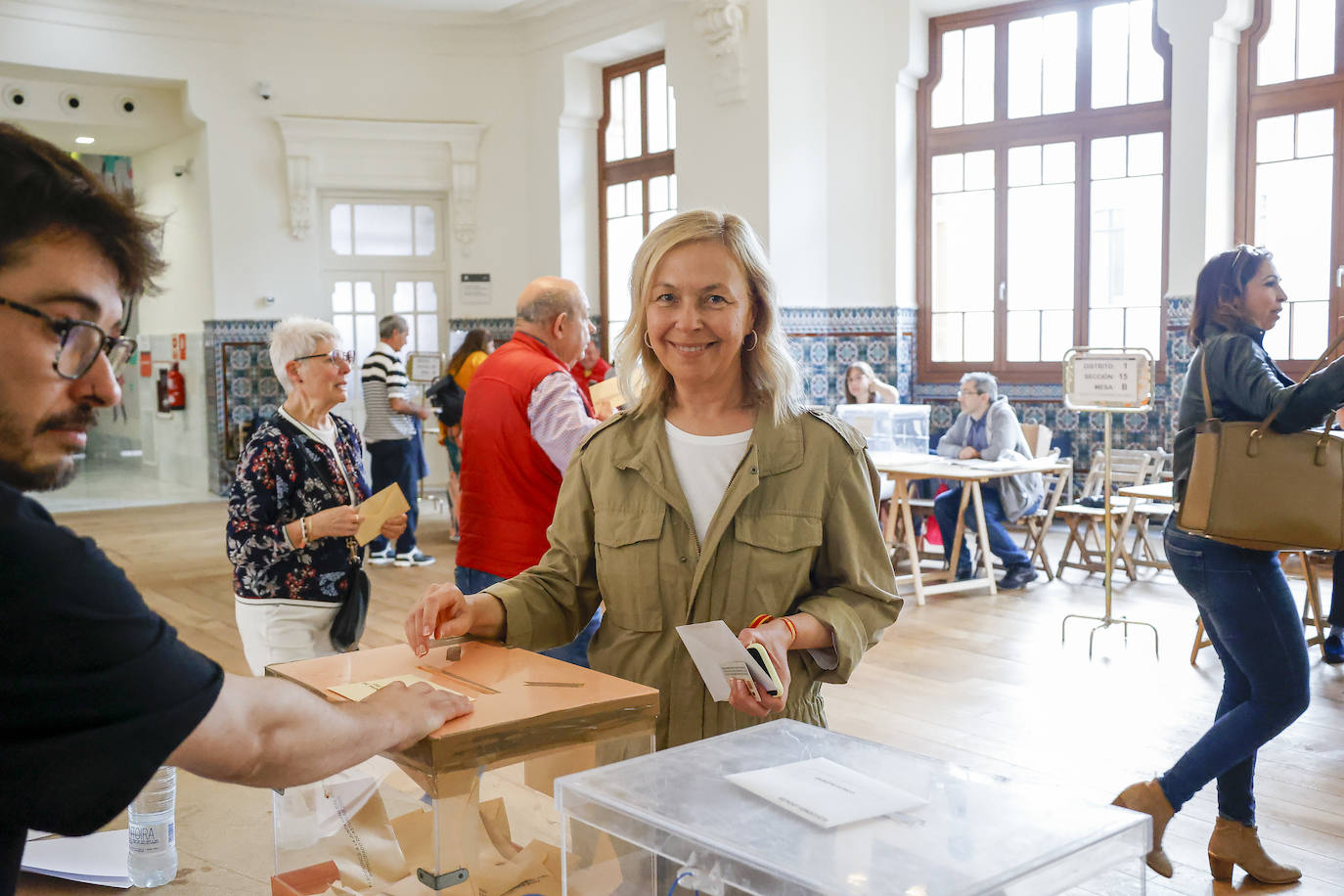 «Ilusión» entre los candidatos de Gijón al depositar el voto