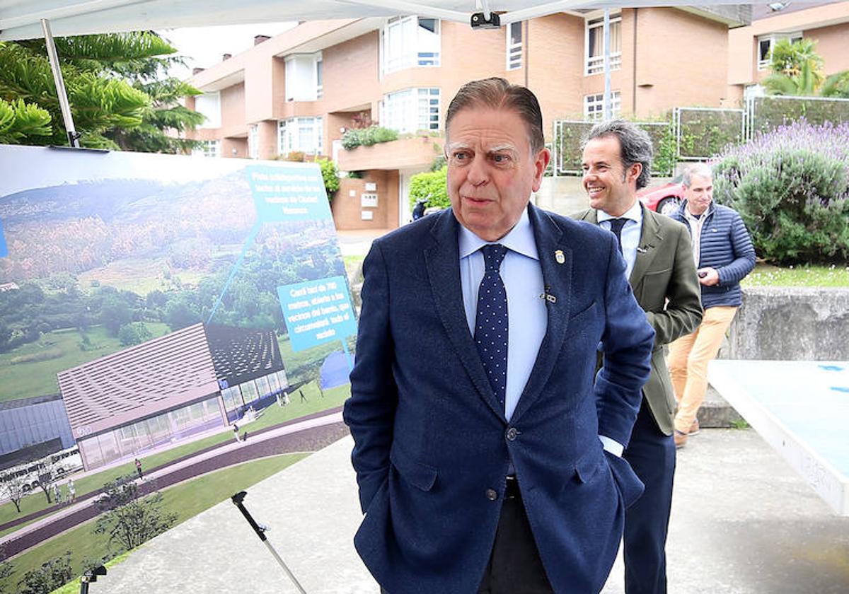 Alfredo Canteli durante la presentación de los proyectos del Partido Popular para el barrio de Ciudad Naranco.