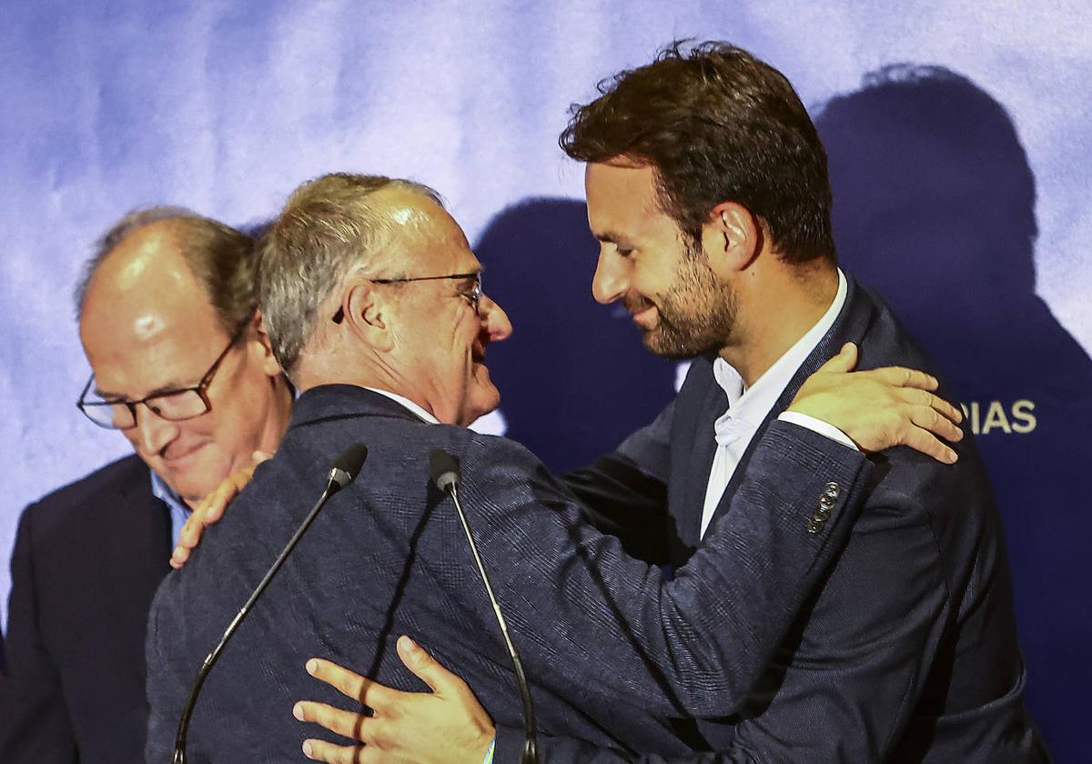 Diego Canga y Álvaro Queipo celebran el resultado cosechado en las elecciones.