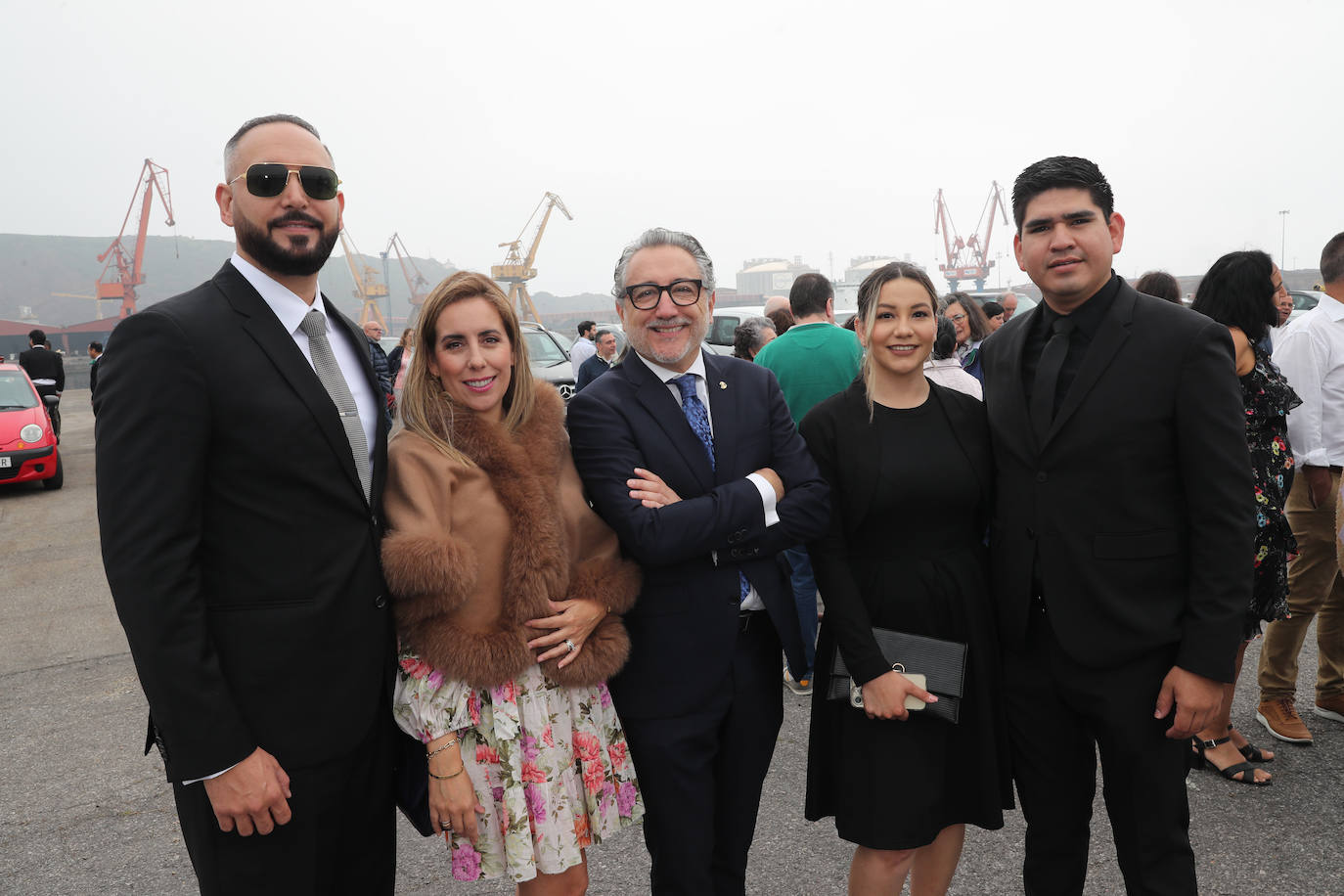 El &#039;caballero de los mares&#039; despliega su esplendor en Gijón