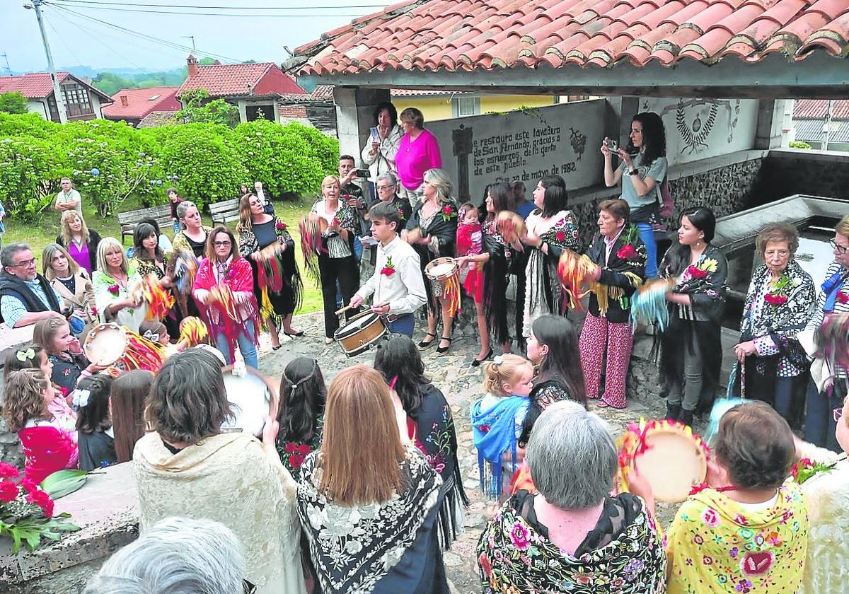 La fiesta celebra sus actos centrales en torno a la fuente, el lavadero y el abrevadero.